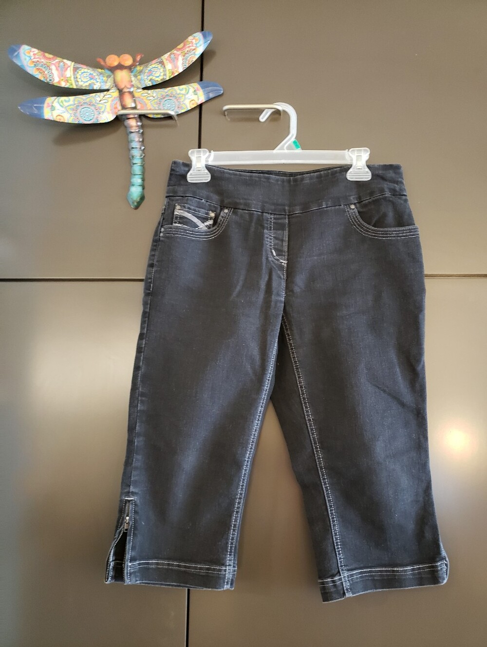 Black Stretch Capri Jeans - Pull-On Comfort Size 8